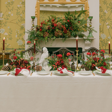 Load image into Gallery viewer, Mozzano Tablecloth with 12 Napkins White