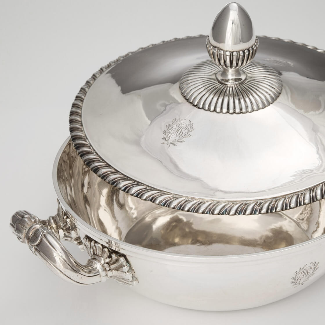An Antique Pair of 19th Century French Silver Tureens with Dishes by Odiot à Paris