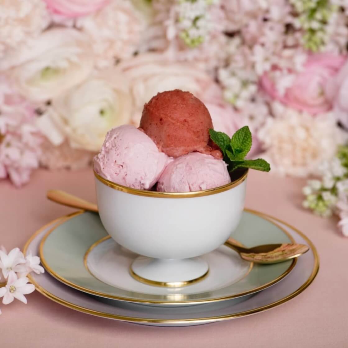 Schubert Gold Footed Soft Pink Dessert Bowl