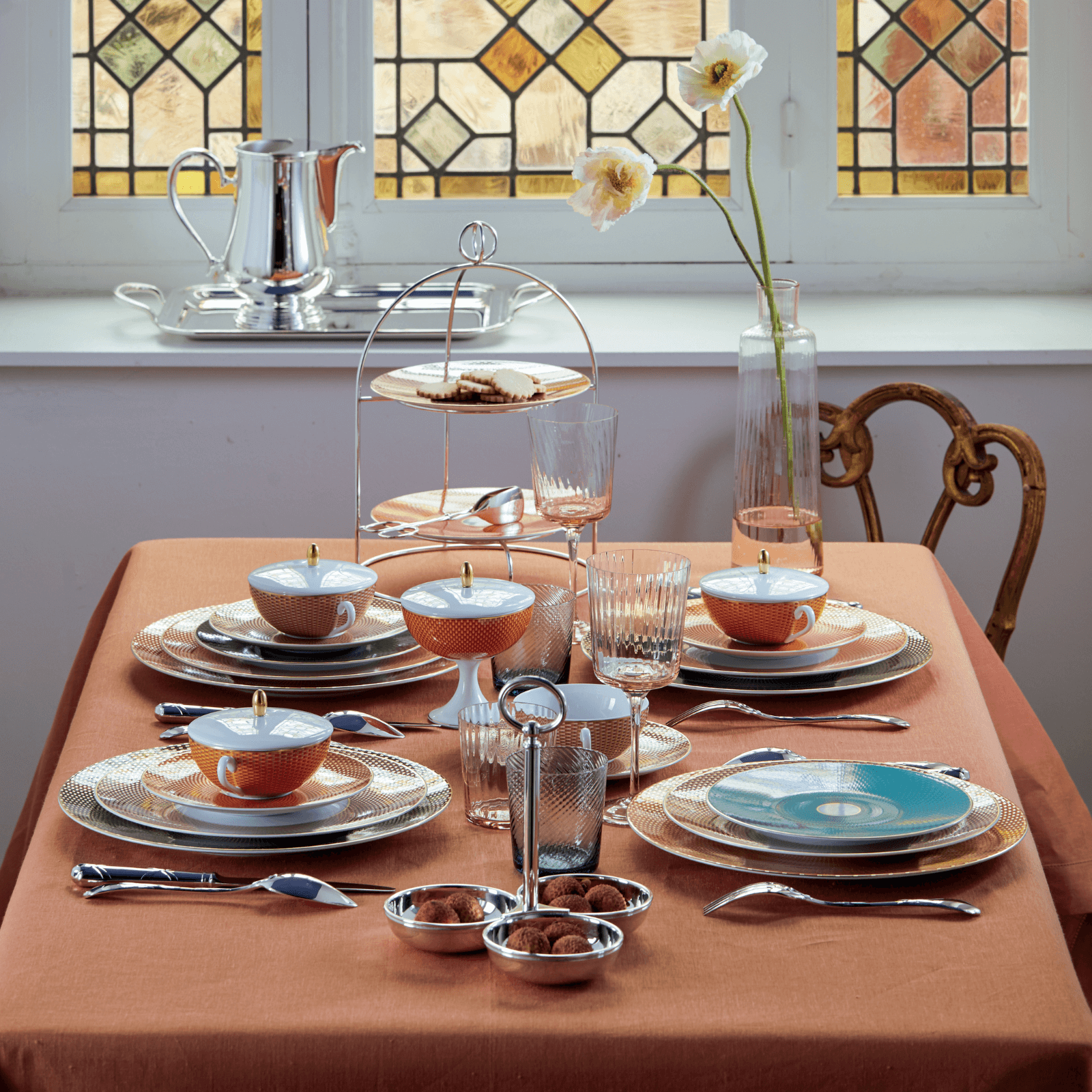 Bonadea Ercuis Two Tiered Plate Stand