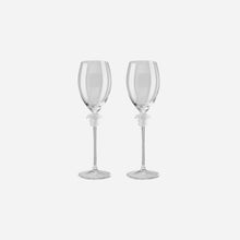 Load image into Gallery viewer, Medusa Lumiere Pair of White Wine Glasses
