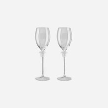 Load image into Gallery viewer, Medusa Lumiere Pair of White Wine Glasses
