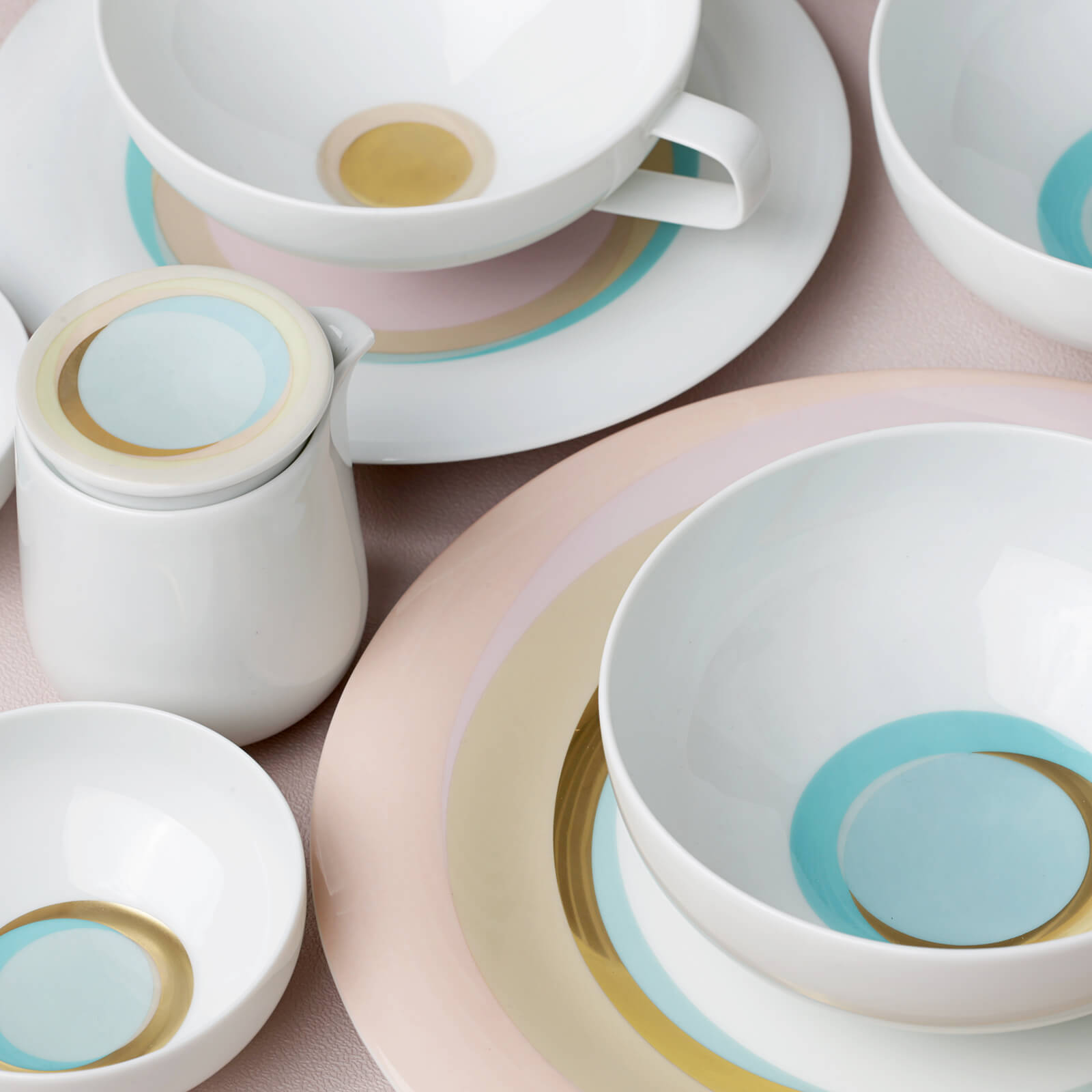 Bonadea | Fuerstenberg Porcelain | Fluen Shifting Colors Fruit Bowl