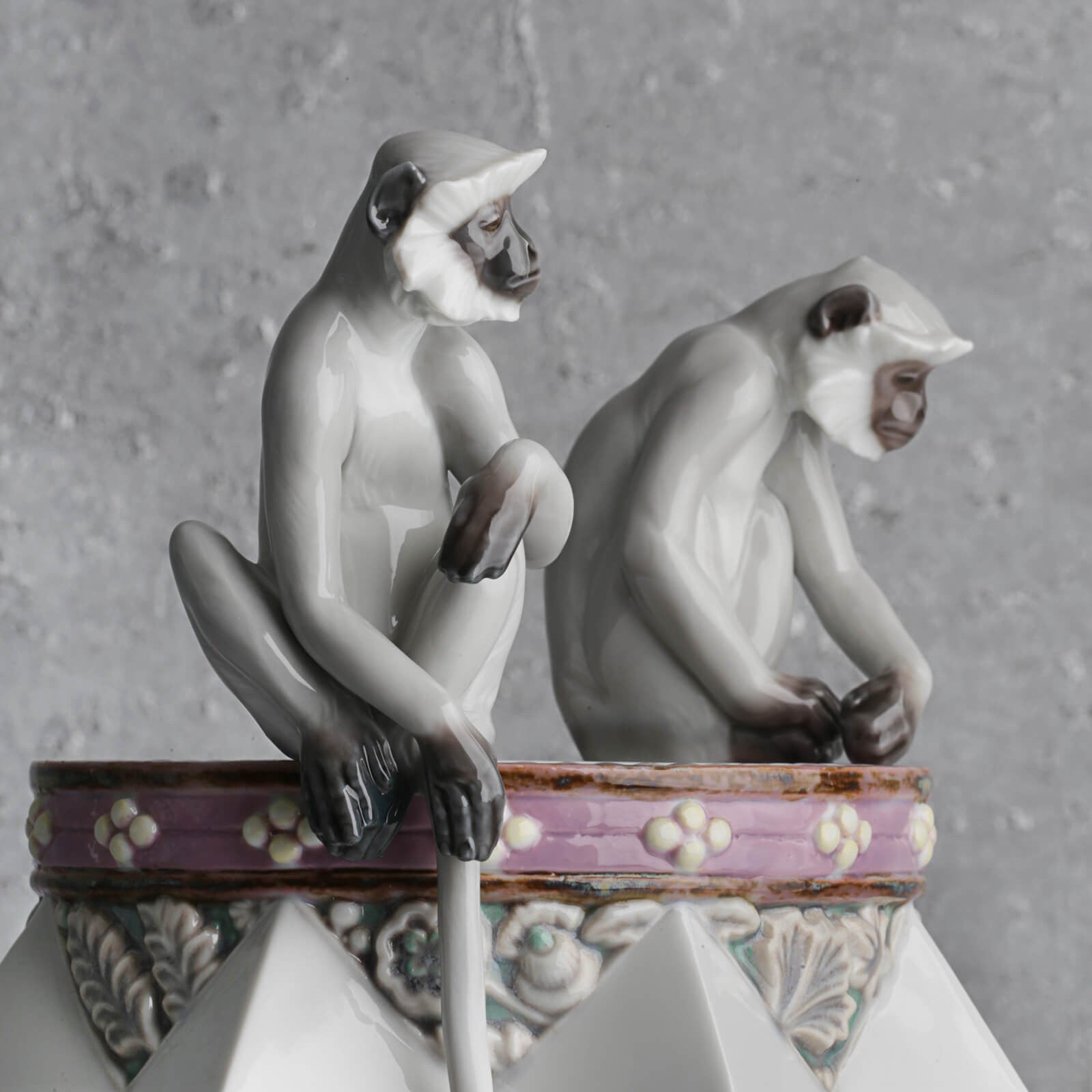 Lladró Handmade Porcelain - Monkeys Tall Vase | Bonadea