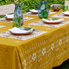 Load image into Gallery viewer, Daisy Tablecloth Ecru Bonadea Malaika
