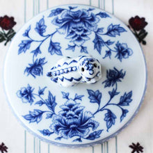 Load image into Gallery viewer, blue and white food dog bonadea 

