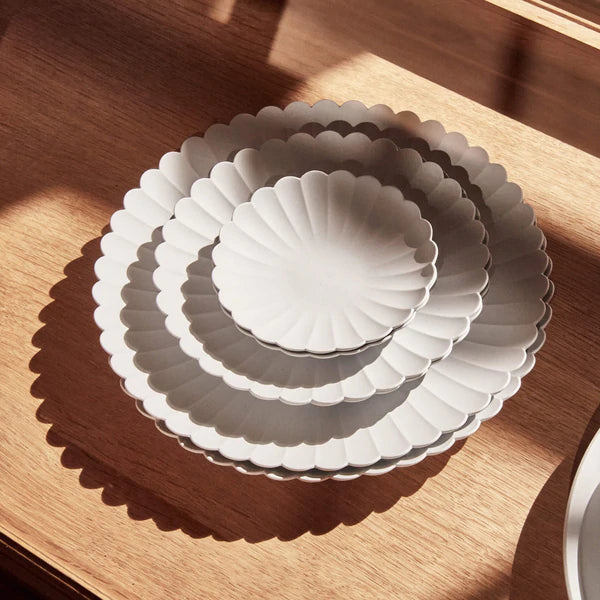Bonadea Chrysanthemum Porcelain Plate - Medium
